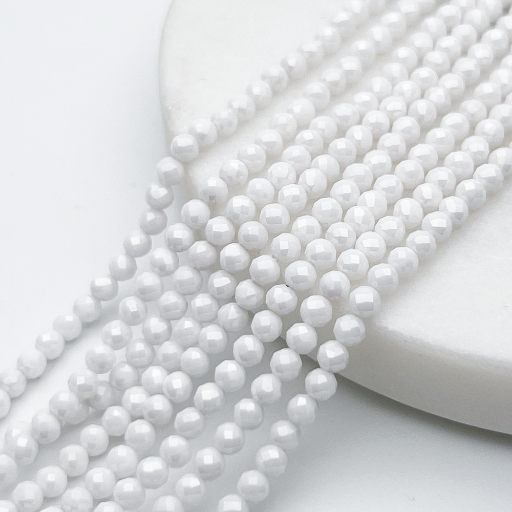 Фианит "матовый" (кубический цирконий), цвет белый, размер около 3 мм, цена за нить 38 см