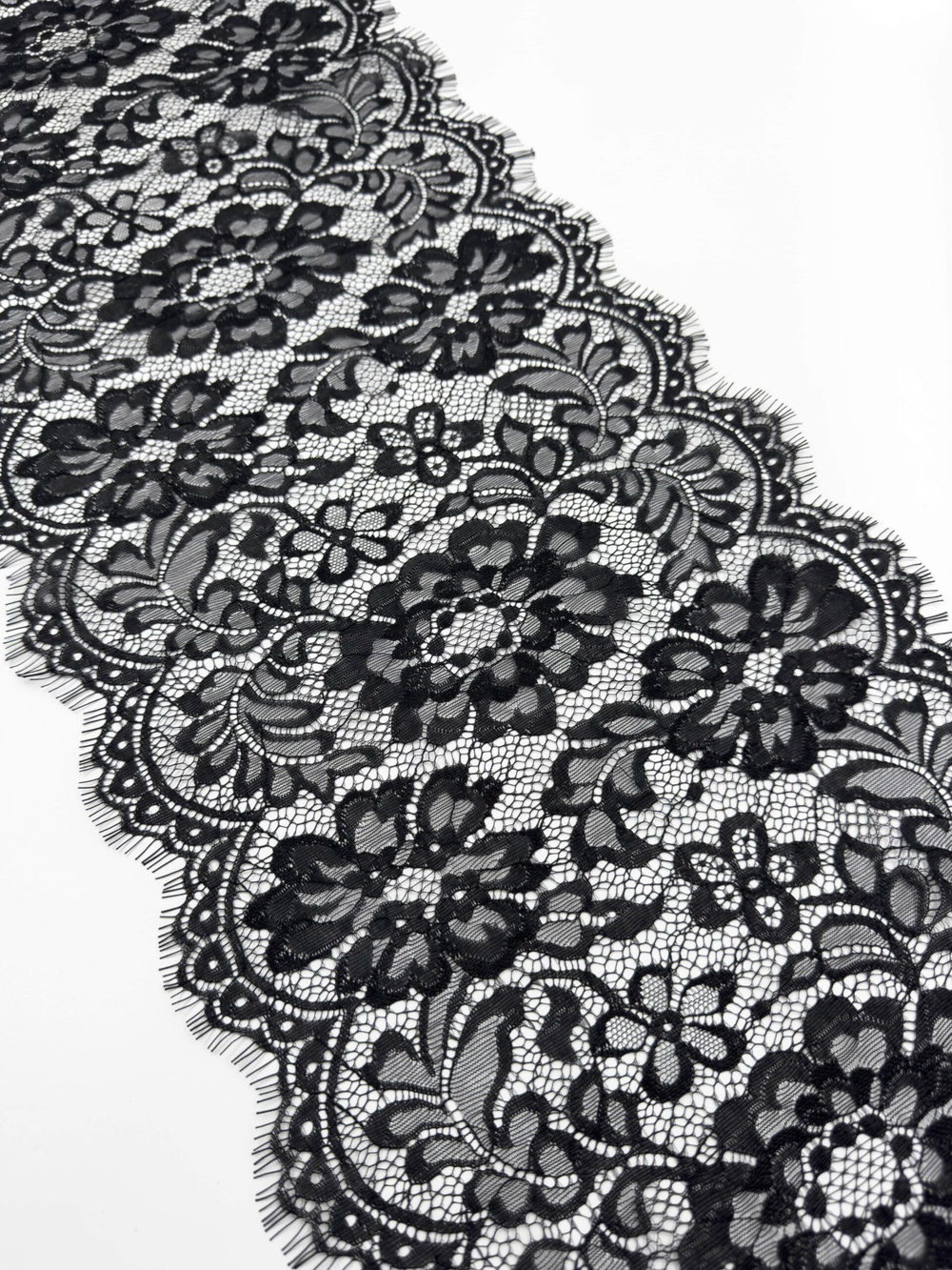 Кружево шантильи черное неэластичное ширина 26 см длина 1.4 м