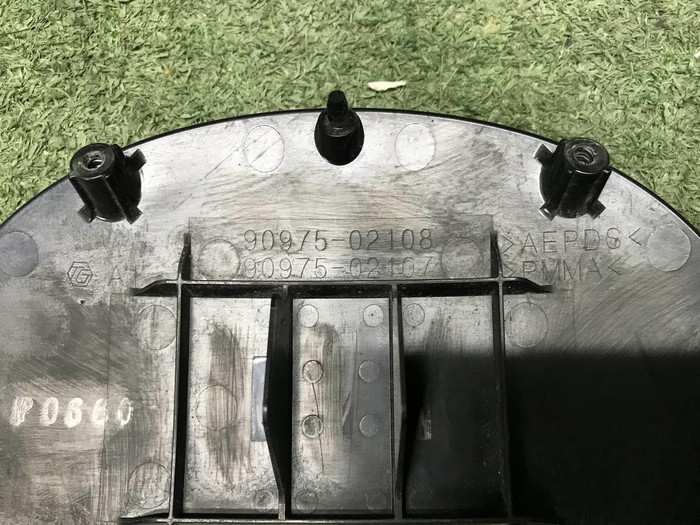 Эмблема решетки радиатора Lexus RX 4 (2019-2022)