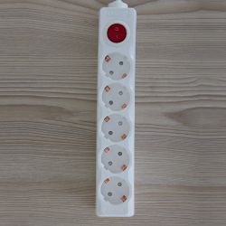 S-GSU5-5 WHITE Cетевой фильтр серии Universal. 5м Пвс 3x0.75. 5 гнезд. с-з. 10А. Защита от перенапряжения. короткого замыкания. TM Uniel.