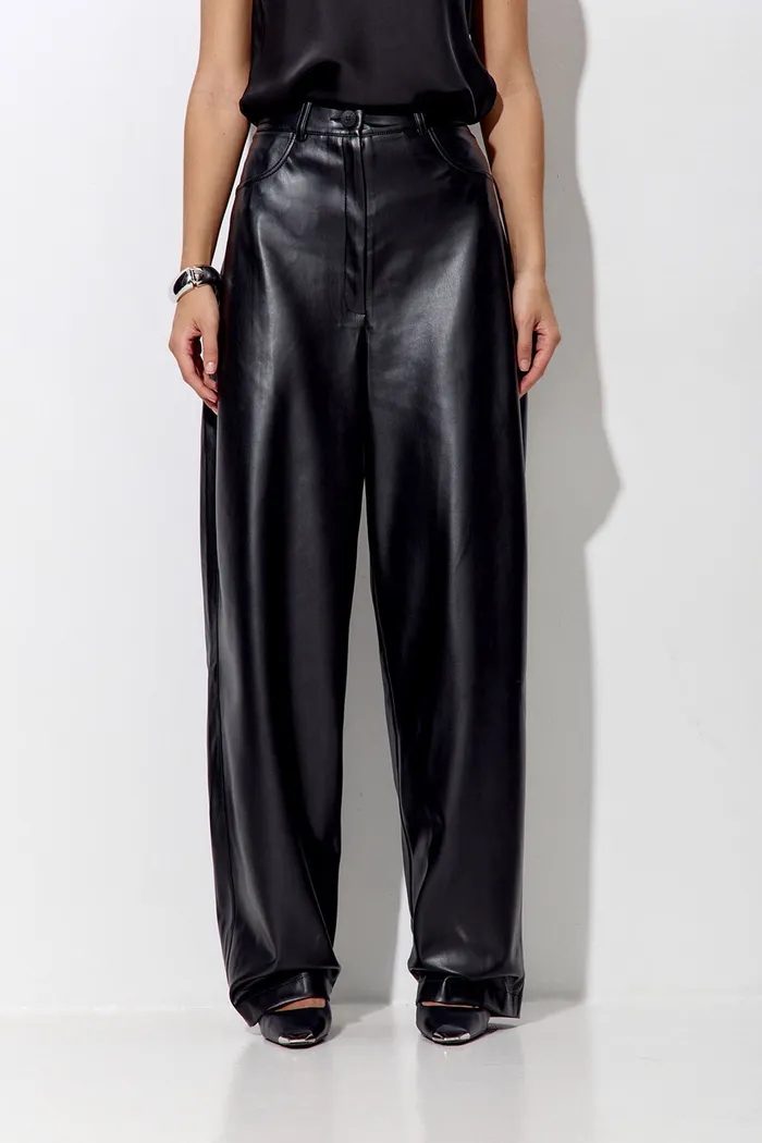 Брюки Baggy из экокожи черного цвета