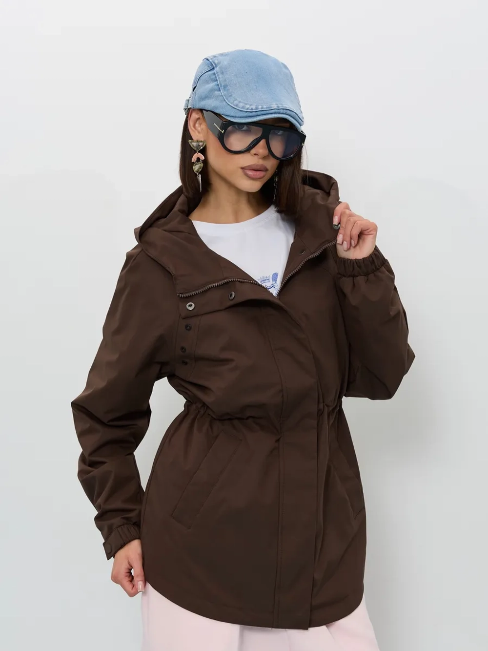 Ветровка с капюшоном удлиненная