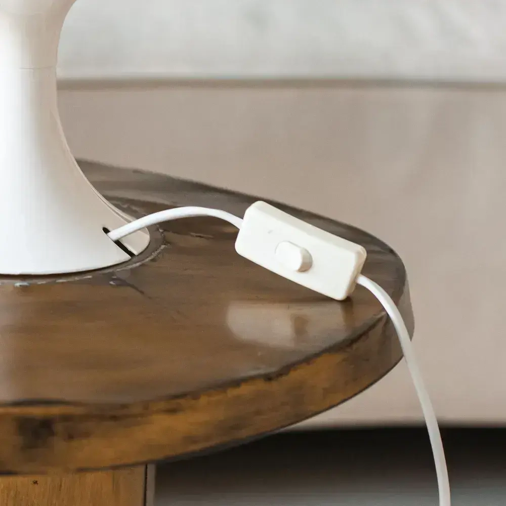 Лампа настольная с абажуром