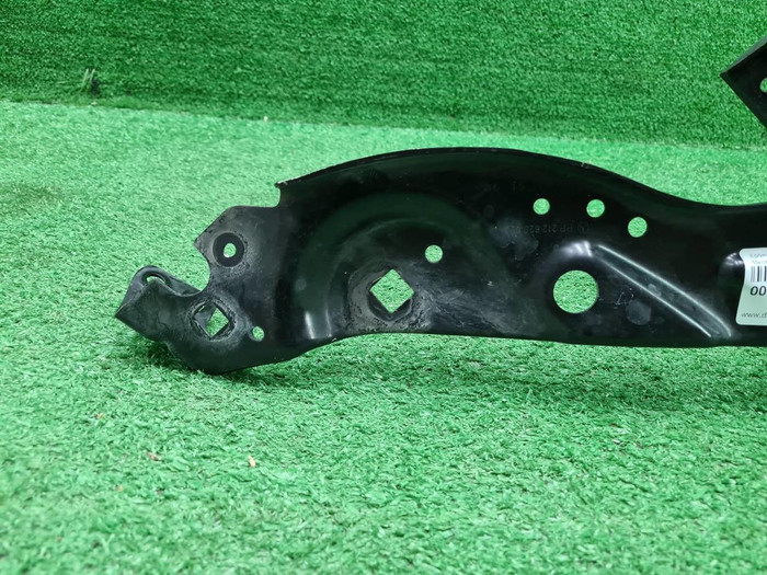 Кронштейн фары правый Mercedes Е W212 (2013-2016)