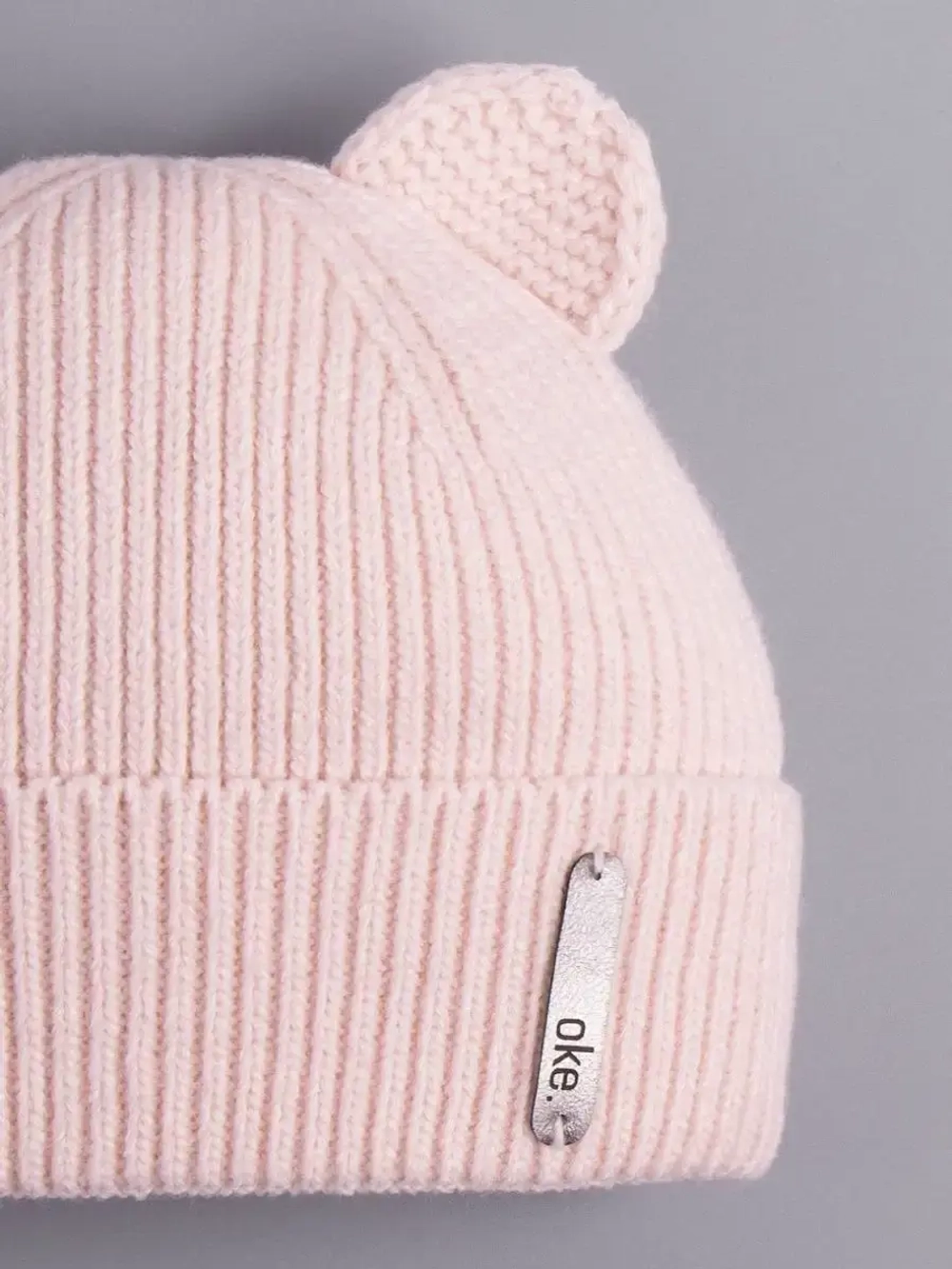 Шапка вязаная демисезонная с ушками