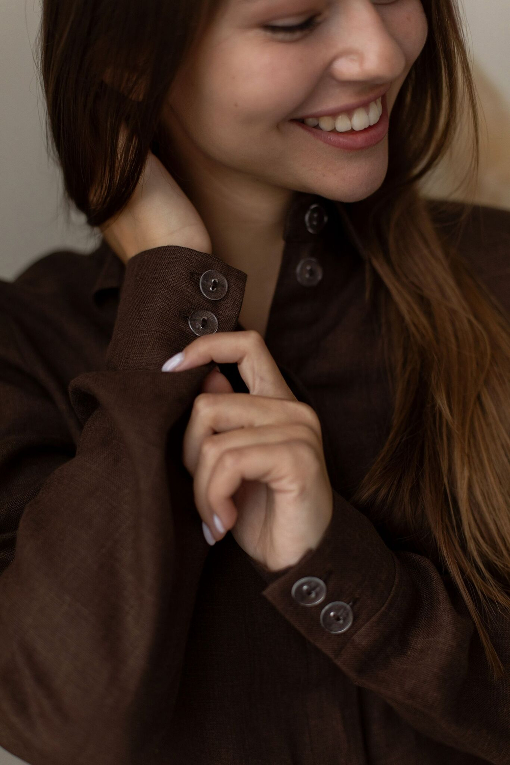 Рубашка изо льна шоколадного цвета