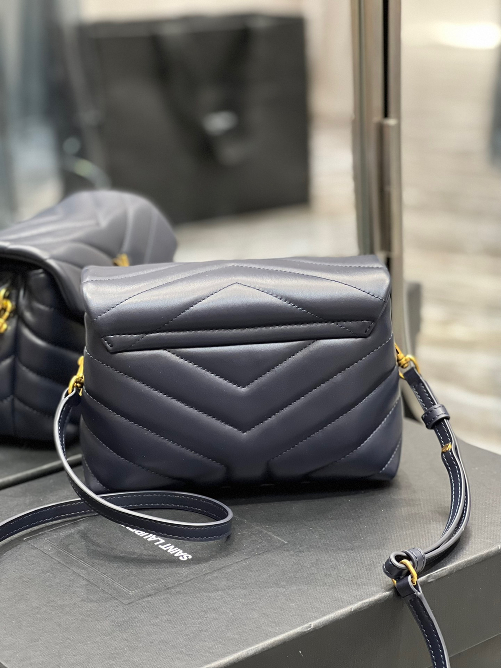 Saint Laurent Loulou 20 cm