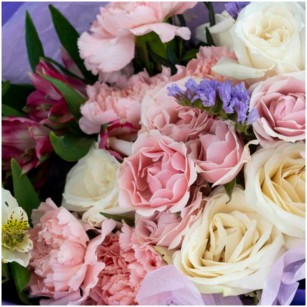 Цветы живые букет из гвоздик, роз и альстромерии "Прованс" размер M| Лэтуаль Flowers