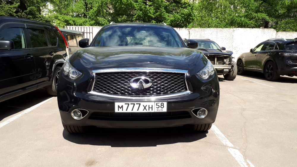 Решетка радиатора 2017 хром Infiniti QX70 FX37 FX50 FX30d