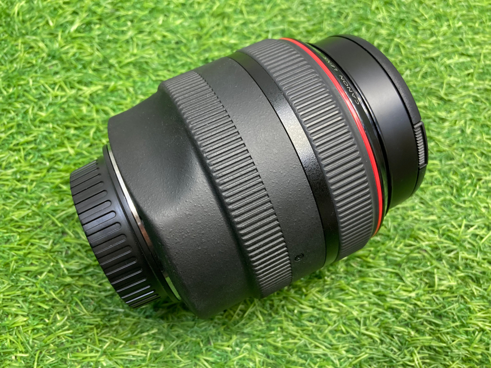 Canon EF 85mm 1.2L II USM