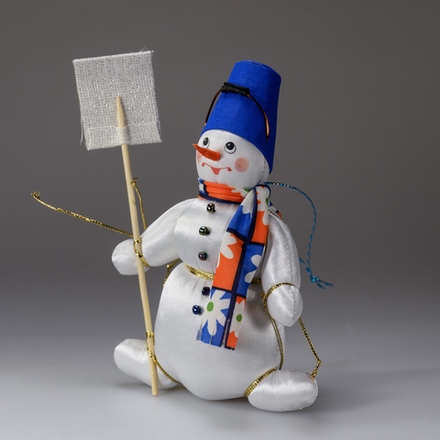 Ёлочная игрушка Снеговик с лопатой