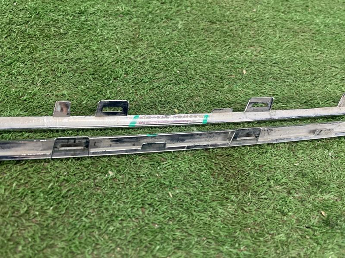 Накладка решетки радиатора правая Mercedes GLE c292 (2015-2019)