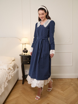 Платье с кружевным воротником