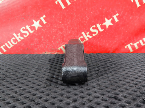 Кронштейн переднего амортизатора нижний левый 2023г.