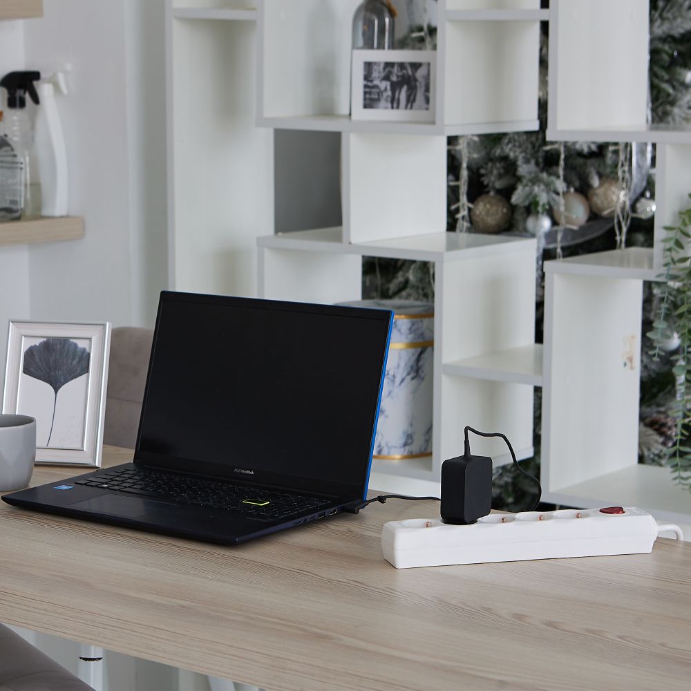 S-GSU5-1.5 WHITE Cетевой фильтр серии Universal. 1.5м Пвс 3x0.75. 5 гнезд. с-з. 10А. Защита от перенапряжения. короткого замыкания. TM Uniel.