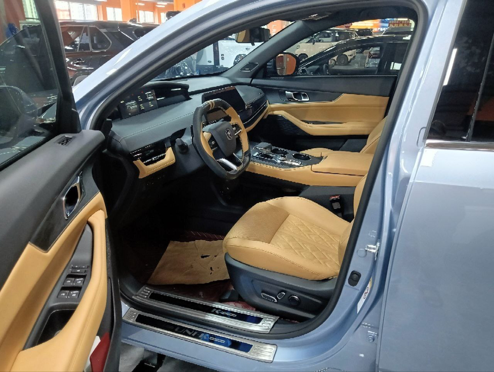 Changan UNI-K Premium, 2.0Т бензин