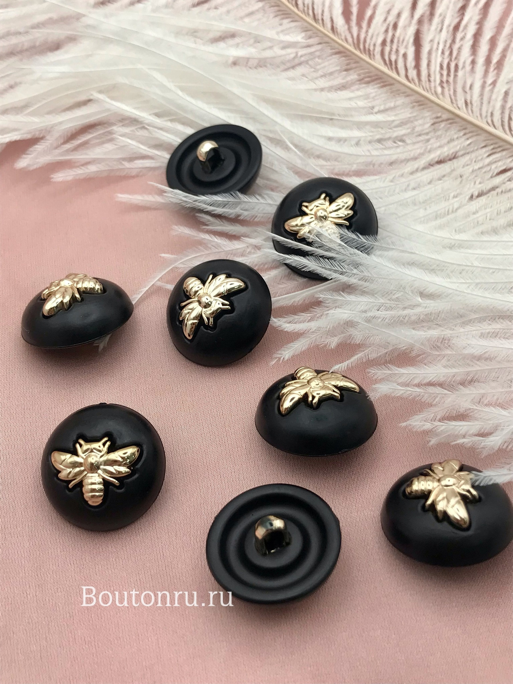 Пуговицы черные золотая пчела