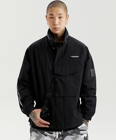 Технологичная куртка с высоким горлом