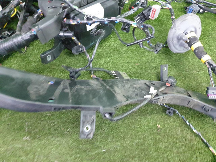 Проводка моторного отсека Jaguar XE (2015-2019)