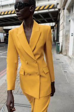 ZARA ДВУБОРТНЫЙ БЛЕЙЗЕР С ПОДПЛЕЧНИКАМИ, ГОРЧИЧНЫЙ