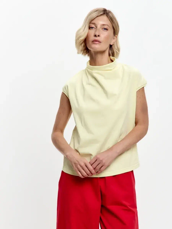 Футболка дизайнерская с цельнокроеным воротником сливочно-масляный