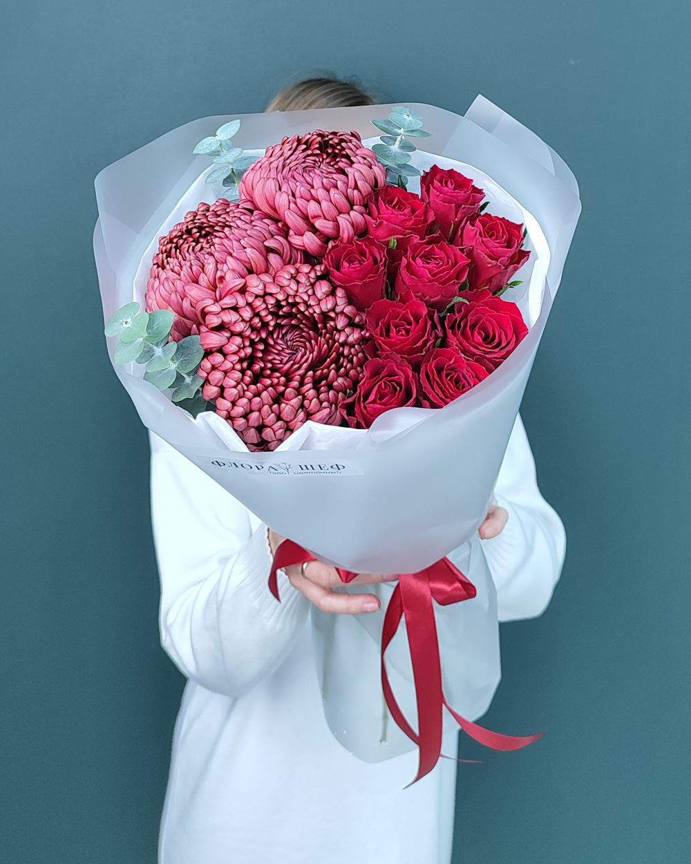 Букет из красной розы и хризантемы бигуди(00387)