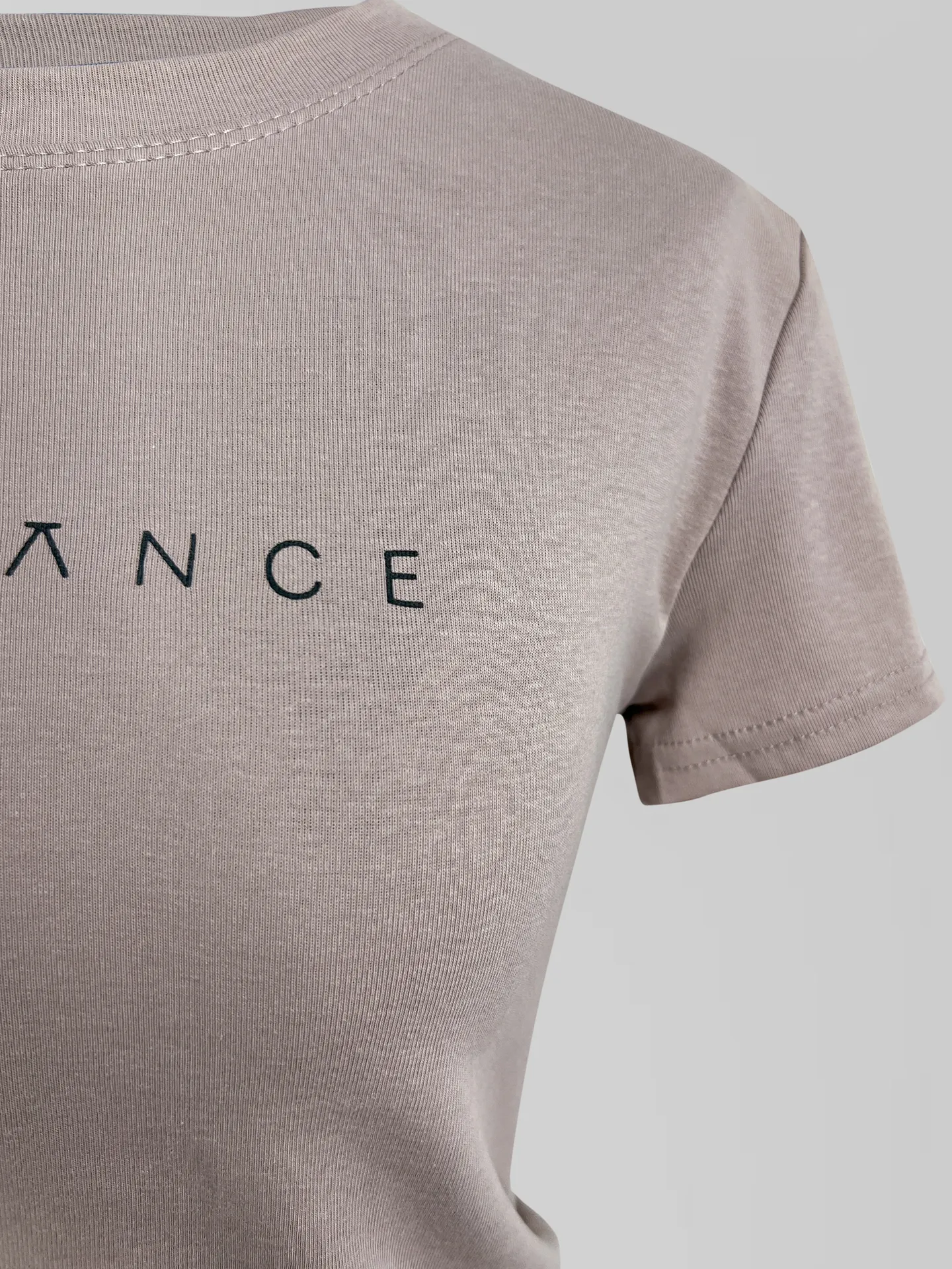 Футболка LJHY укороченная с надписью Balance однотонная