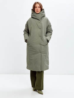 Пальто в минималистичном стиле