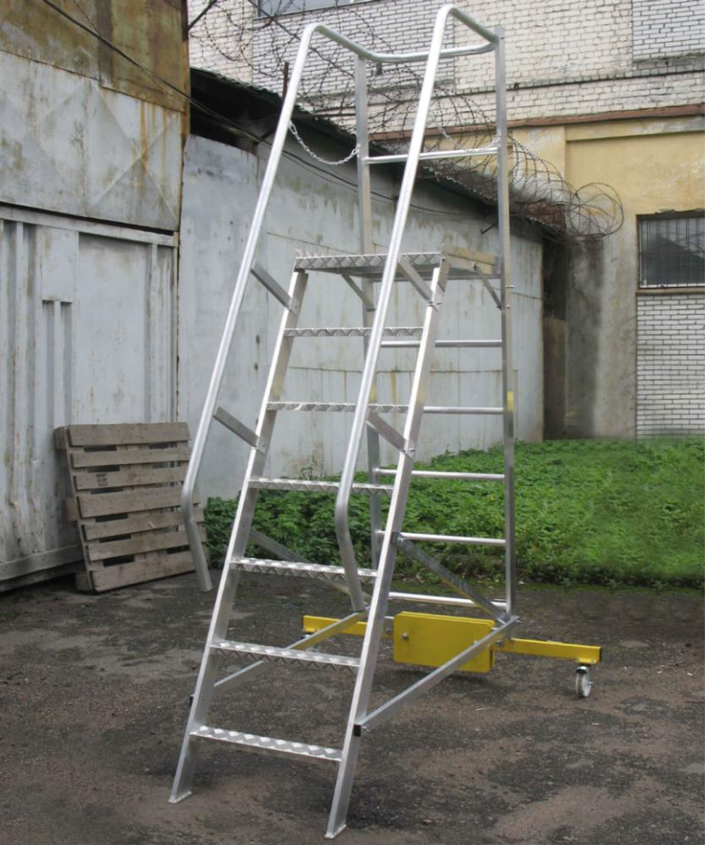 Лестница с платформой компактная MEGAL ЛСПК-1,65 (0,82)