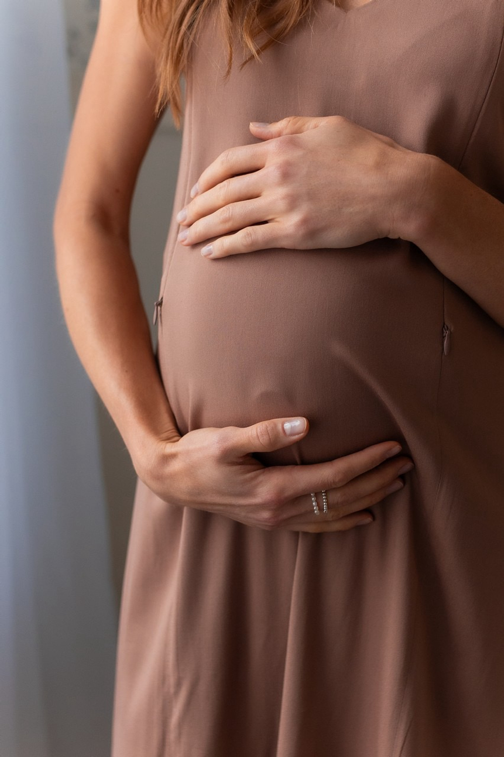 Платье-комбинация с разрезом для беременных и кормящих, Мокко