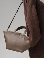 Кожаная сумка Azaro 31355 тауп