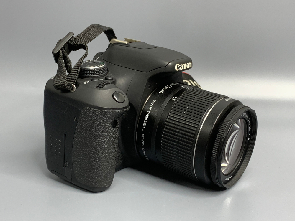 Canon EOS 600D kit 18-55mm IS ll 3.900 кадров