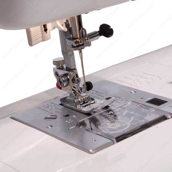 Швейная машина Janome DC2010