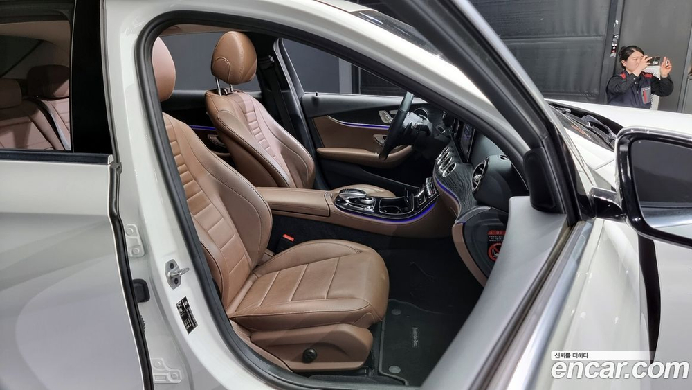 Mercedes-Benz E-Class W213 E220d Avangarde (06.2020)