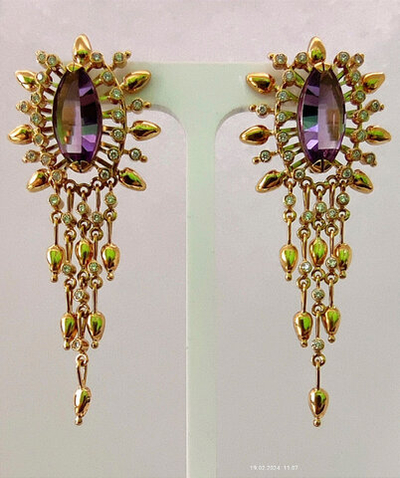 Серьги Эстерелла золото 750, аметисты, бриллианты.