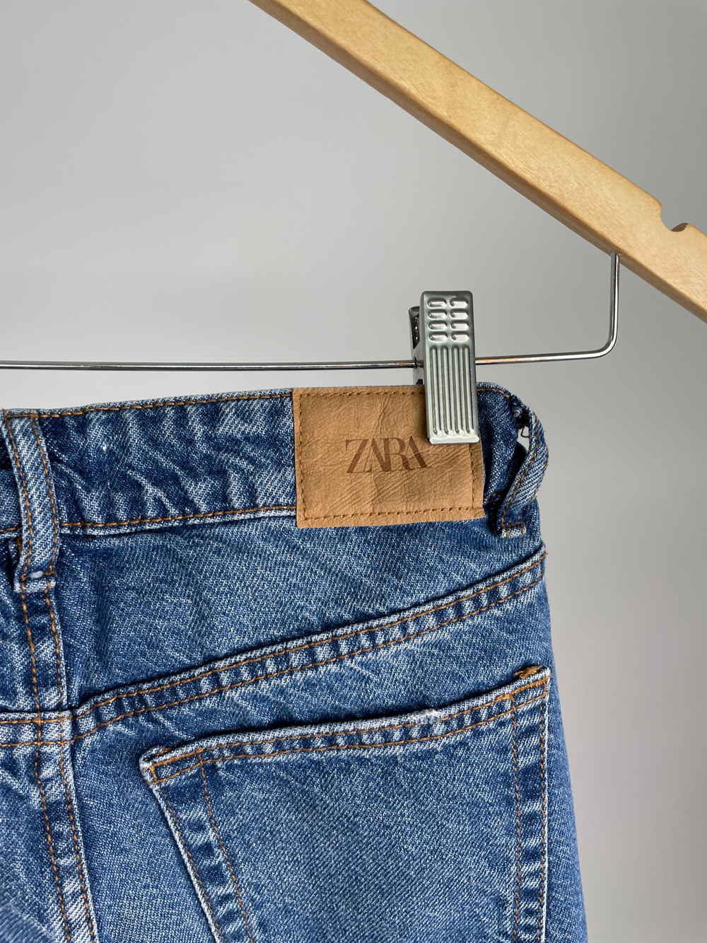 Джинсы Zara