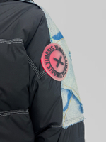 Куртка 18093 укороченная с нашивками и джинсовыми вставками