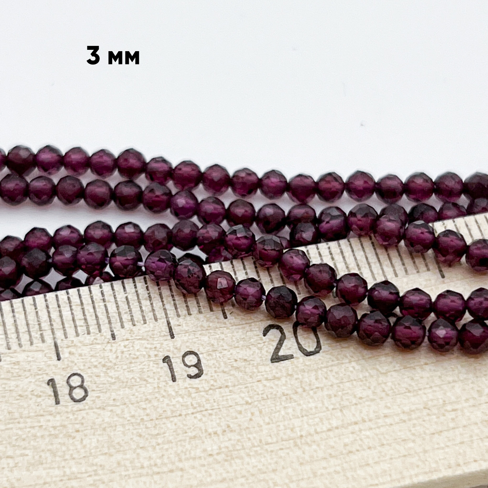 Гранат родолит граненый, диаметр 2,9-3 мм, цена за 66-67 шт (1/2 нити)