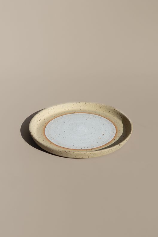 Блюдце крапинка круг / White Clay ceramics