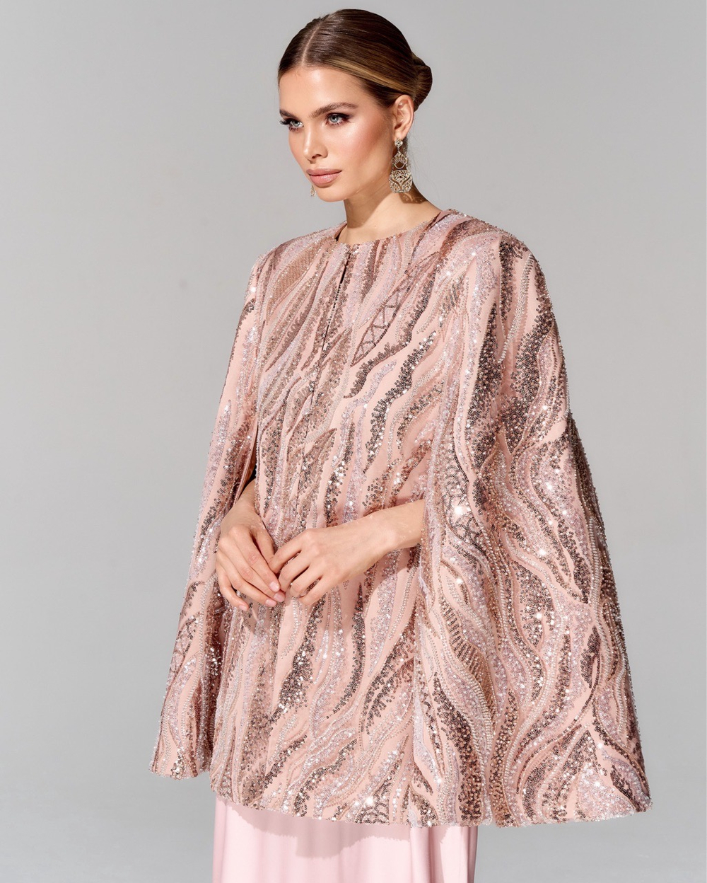 Кейп с вышивкой ручной работы