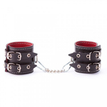 Наручники из кожи с двумя ремнями и красной подкладкой