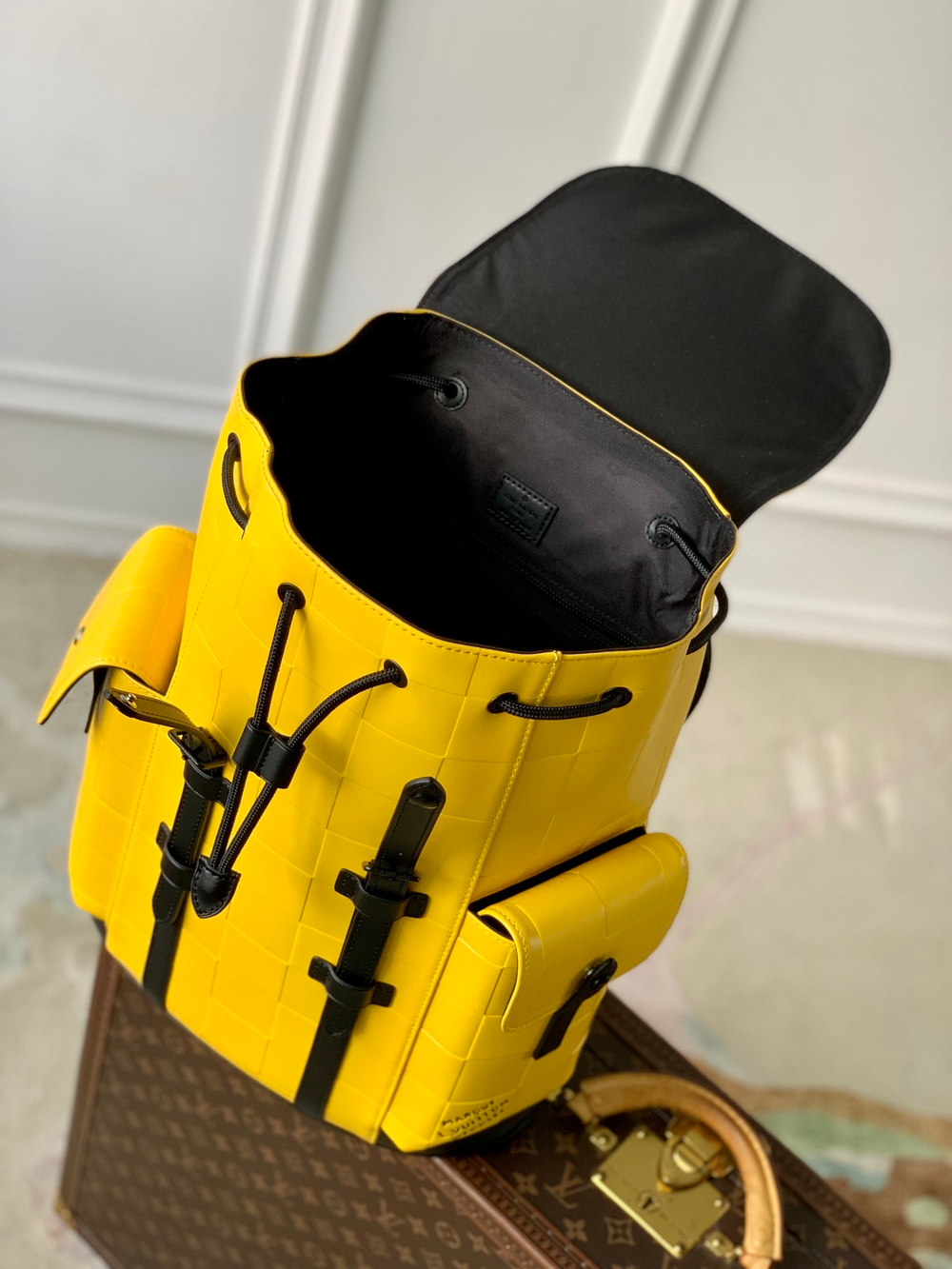 Louis Vuitton Christopher MM
