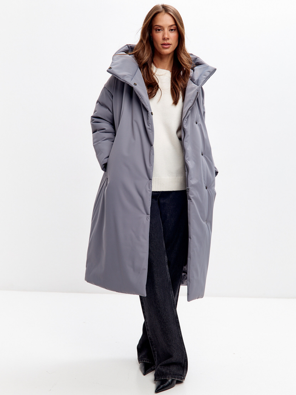 Пальто в минималистичном стиле