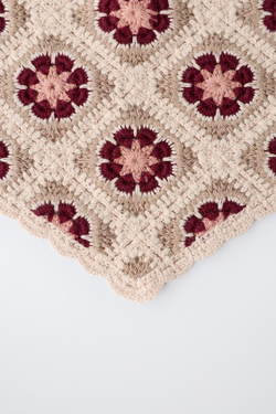 ZARA БАНДАНА С ЦВЕТОЧНЫМ КРУЖЕВОМ КРОШЕ, СВЕТЛО-БЕЖЕВЫЙ