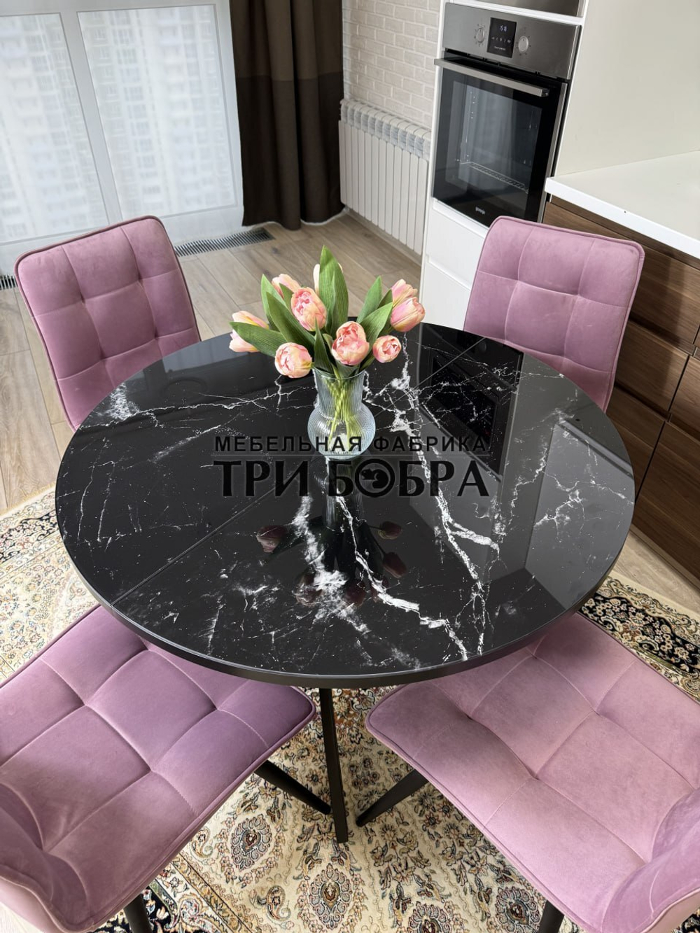 Круглый стеклянный раздвижной стол "Черный оникс" и стулья "ГУЧИ" пыльная роза