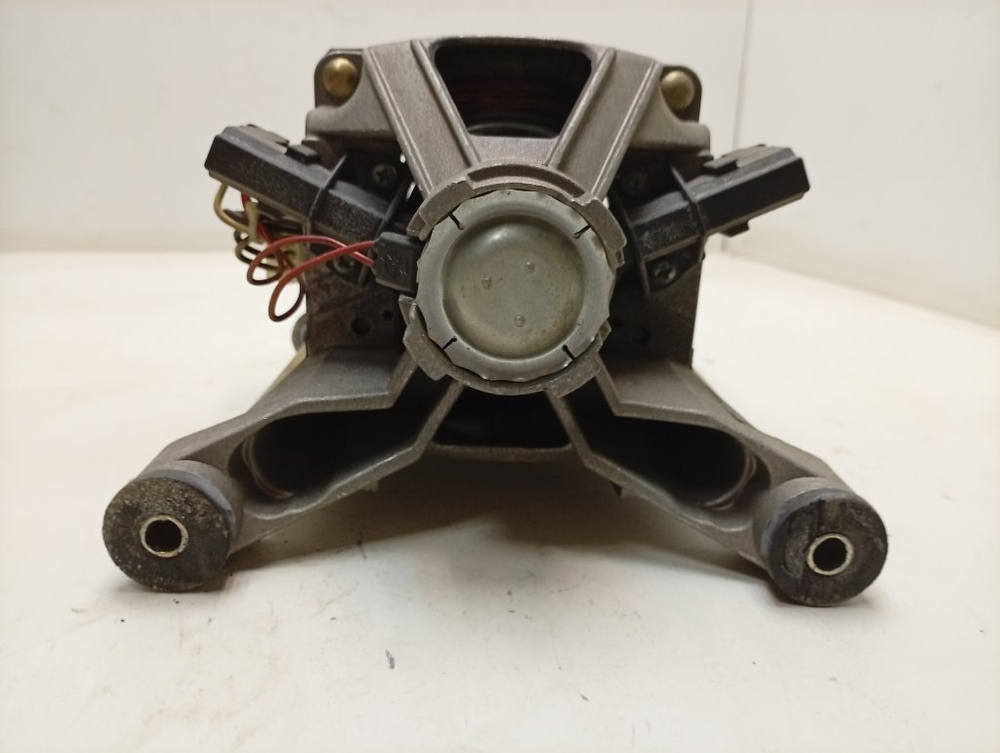 WDN2067WF кт37 Двигатель для стиральной машины Indesit 160075830 б/у