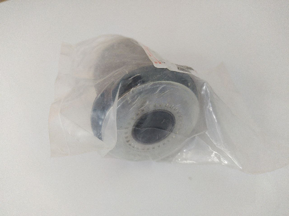 Сайлентблок переднего нижнего рычага 4865460050 Toyota Prado