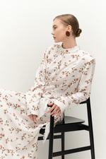 Платье полуприталенное в цветы