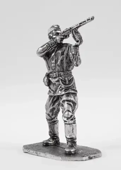 Оловянный солдатикРядовой Красной Армии, 1918 г.
