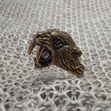 Кольцо. Саблезубый тигр